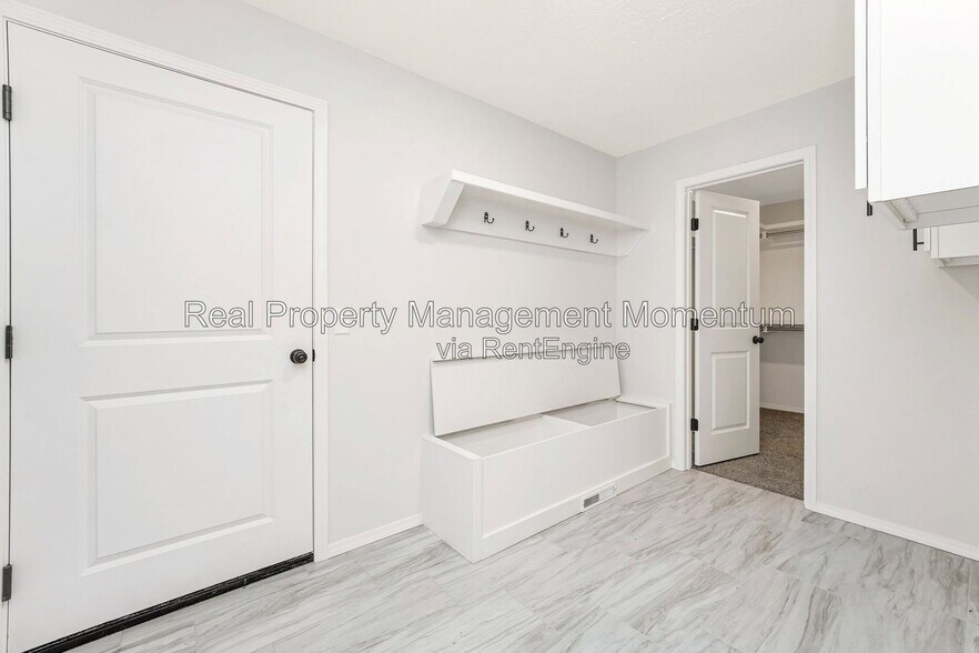 Building Photo - 749 E Penzance Cir