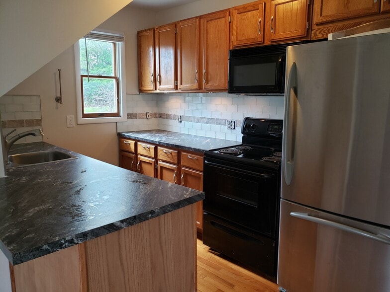 Kitchen - 102 Spring St