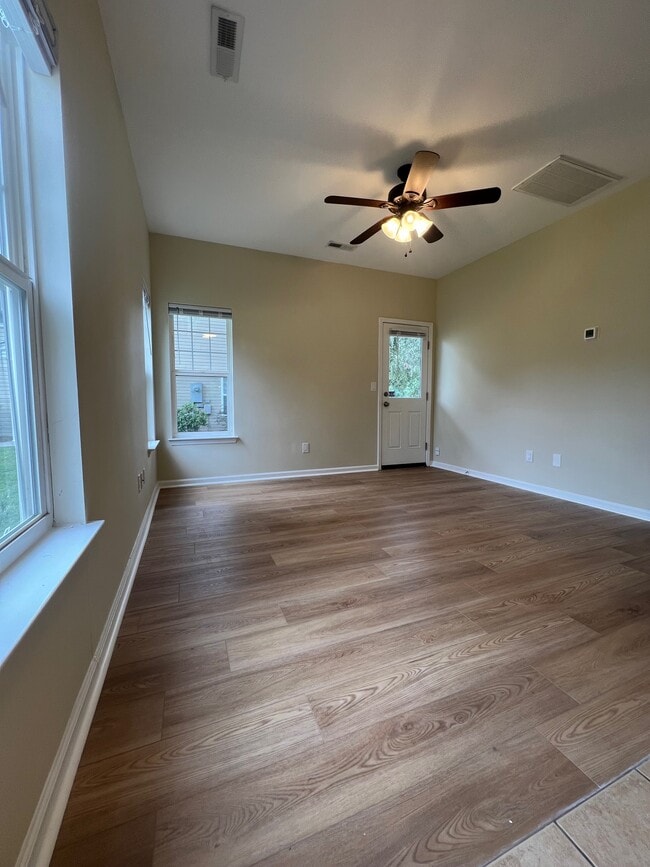Building Photo - 114 Grand Oaks Dr