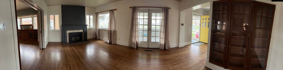 pano front lounge - 64 N 200 W