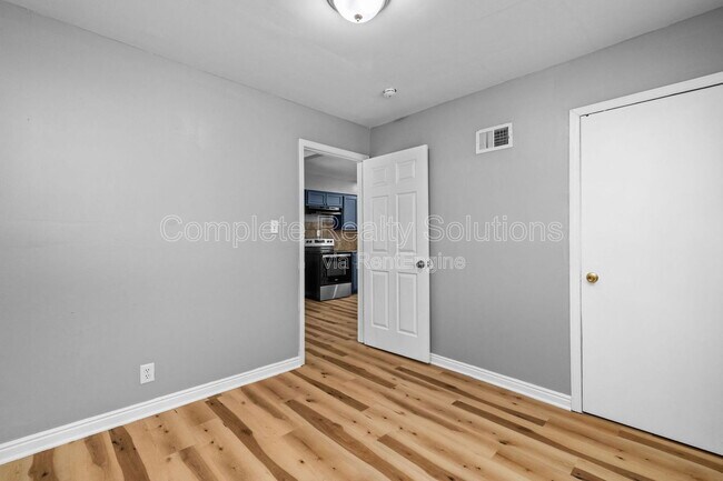 Building Photo - 10465 Lord Dr