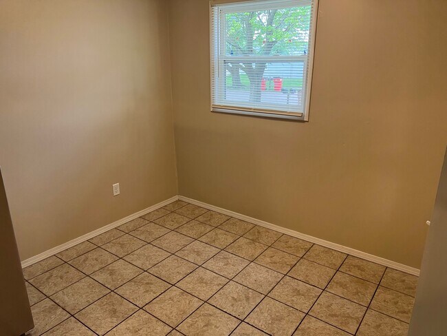 Building Photo - 2608 Dale Dr