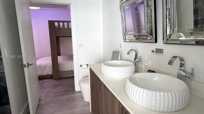 Building Photo - 465 Brickell Ave