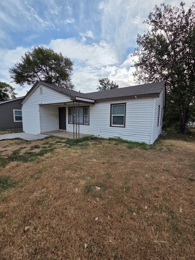 Building Photo - 2118 Greenway Blvd
