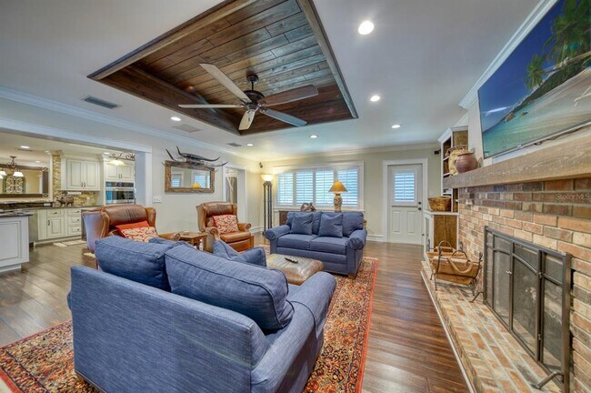 Building Photo - 1666 Robin Hood Ln
