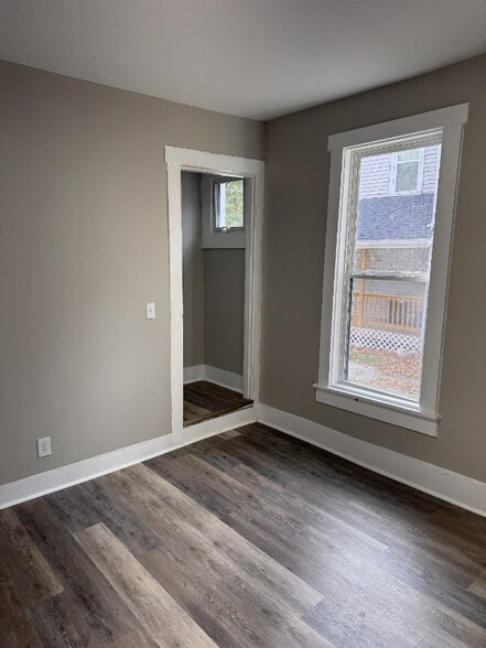 Building Photo - 220 W Brown Ave