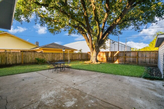 Building Photo - 7310 Ridge Oak Dr