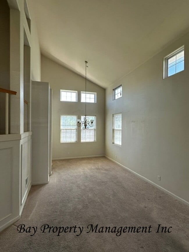 Building Photo - **Spacious 4 Bedroom Home with Vaulted Ceilings & Large Backyard – North Salinas**