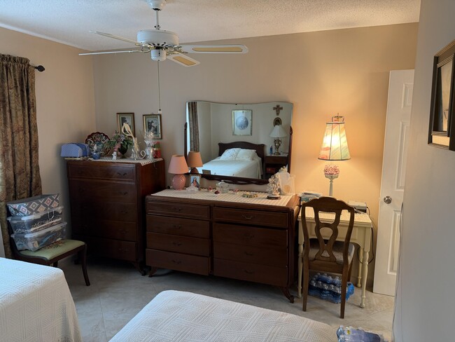 Building Photo - 701 Lori Dr