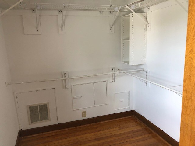 Building Photo - 512 W Wing St