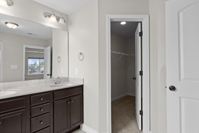 Building Photo - Bridgeport Beauty with Bonus Room