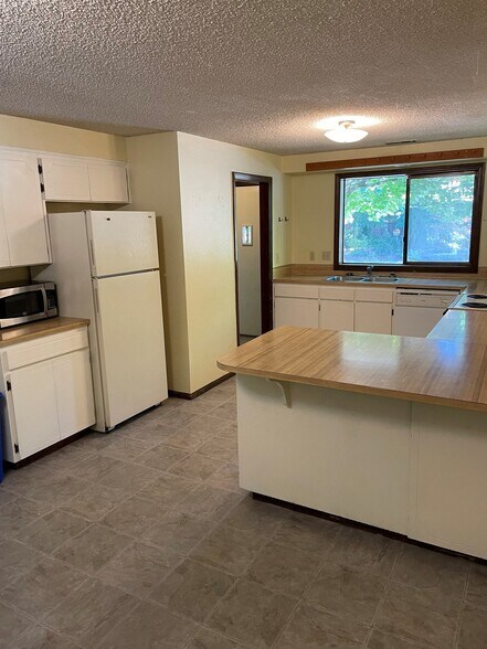 Building Photo - 3605 NW Tyler Pl