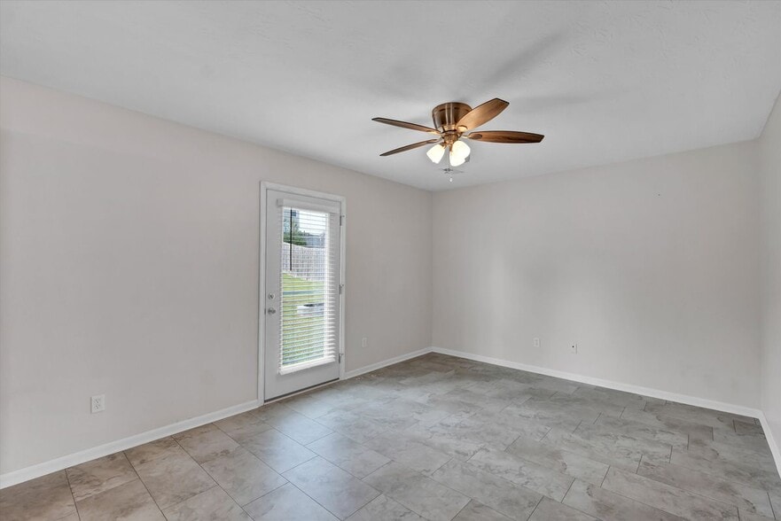 Building Photo - 204 Greenleaf Dr