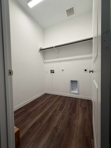 Building Photo - 3802 Chicory Ct