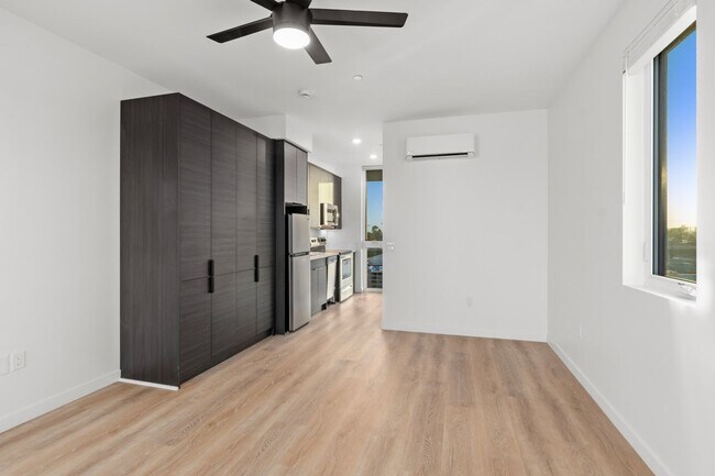Building Photo - New modern style living- 1 bedroom 1 bath ...