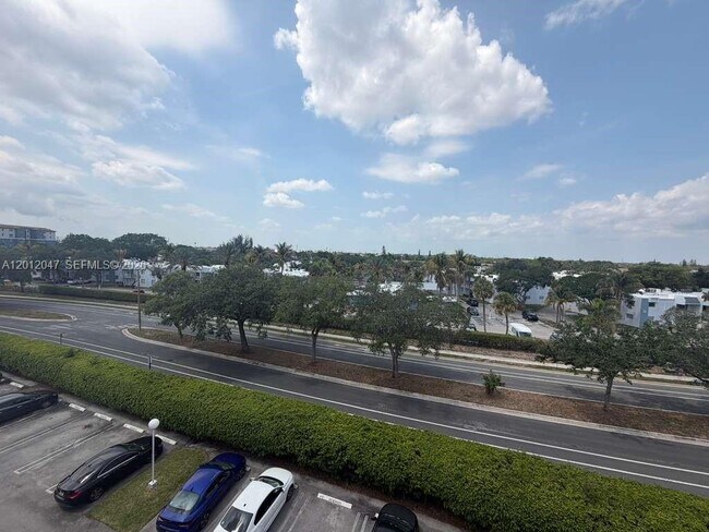 Building Photo - 500 Executive Center Dr