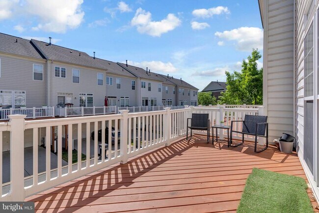 Building Photo - 2104 Abbottsbury Way