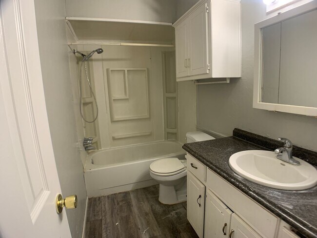 Building Photo - 5 Bedroom Choctaw!