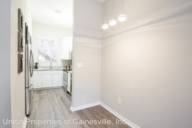 Building Photo - 2 br, 2 bath Apartment - 110 NW 9th Terrace