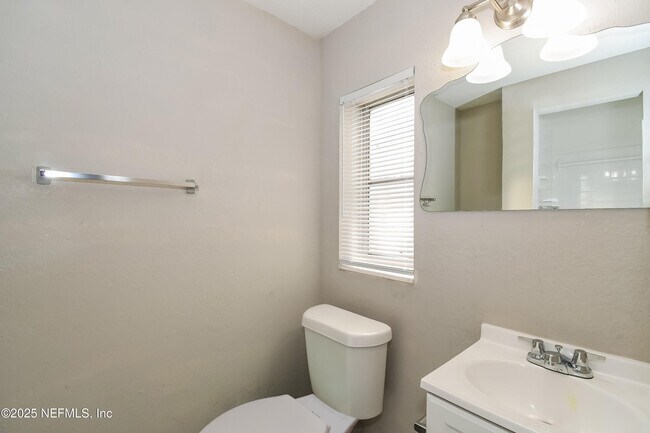 Building Photo - 335 Bonnlyn Dr