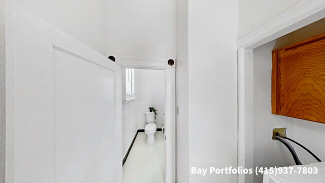 Building Photo - 1239 Haskell St