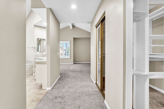 Building Photo - Beautiful 3 Bedroom/2.5 bath  detached hom...