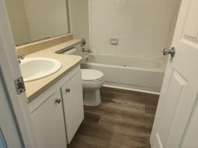 Building Photo - Gorgeous 2 bed Aurora condo for rent