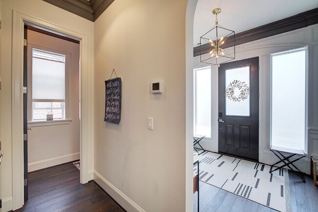 Building Photo - 5bd/3.5ba Seattle Home