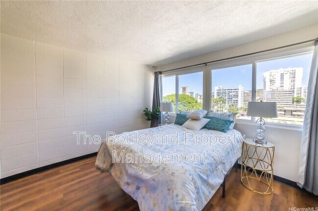 Building Photo - 1710 Makiki St