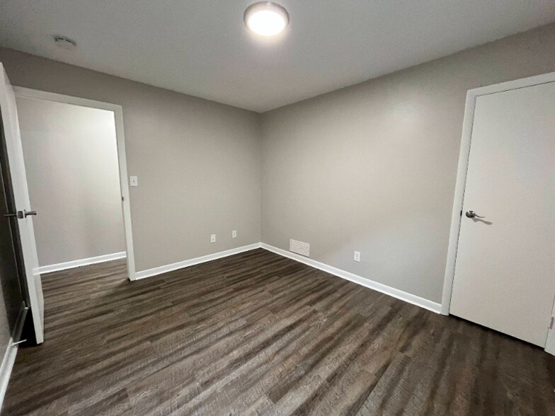 Building Photo - 1204 Outlook St
