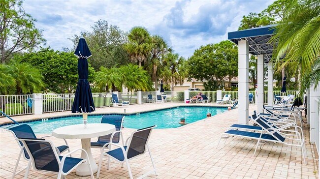 Building Photo - 815 Montrose Dr