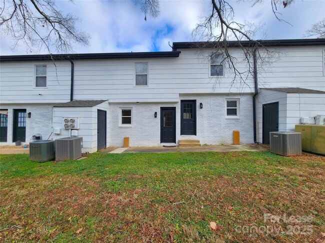 Building Photo - 315 Hamilton Dr NE