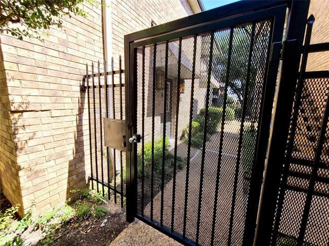 Building Photo - 10248 Regal Oaks Dr