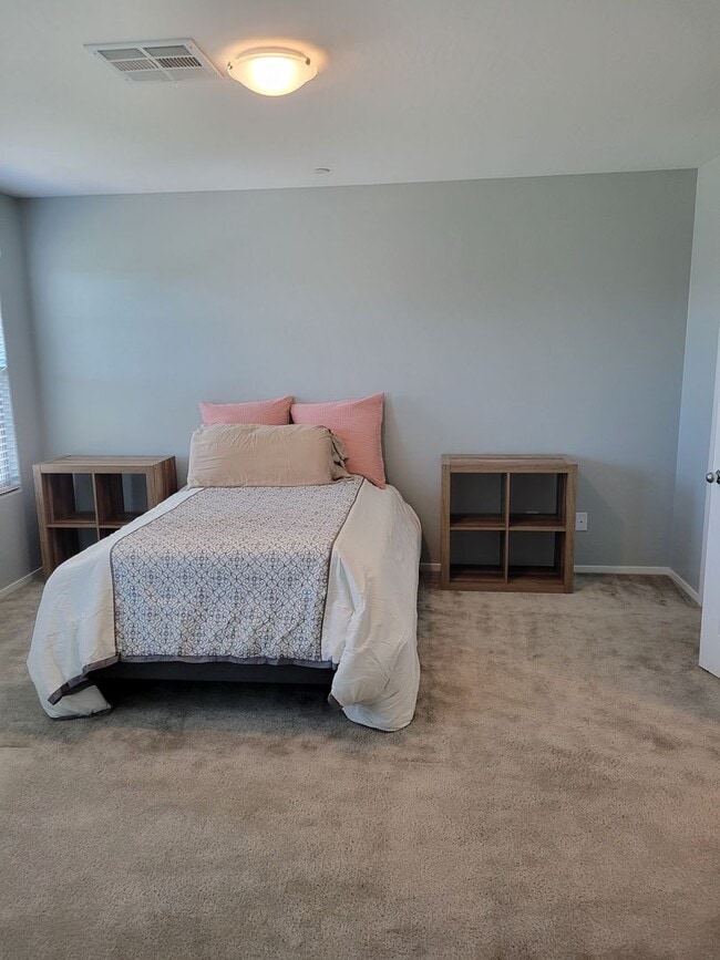 Building Photo - Beautiful 2 story with Roof Top Deck