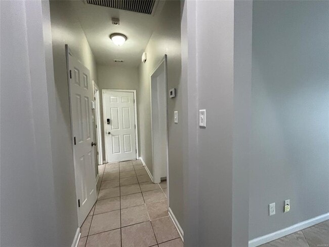 Building Photo - 704 Emerald Dr