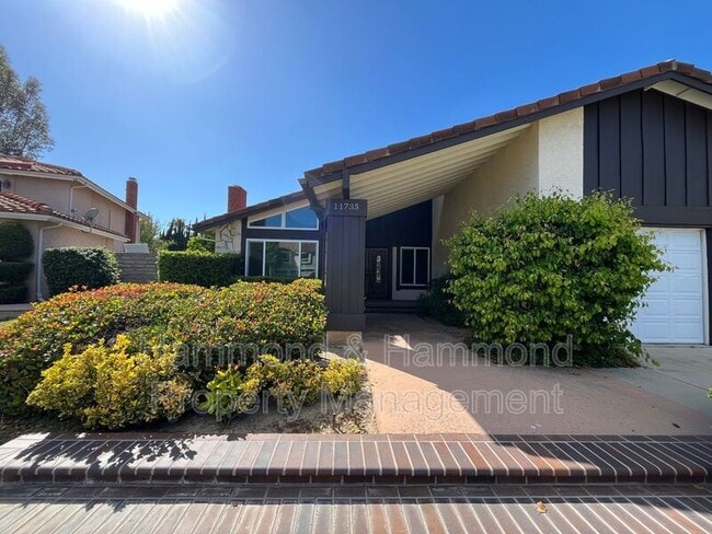 Building Photo - 11735 La Tierra Ct