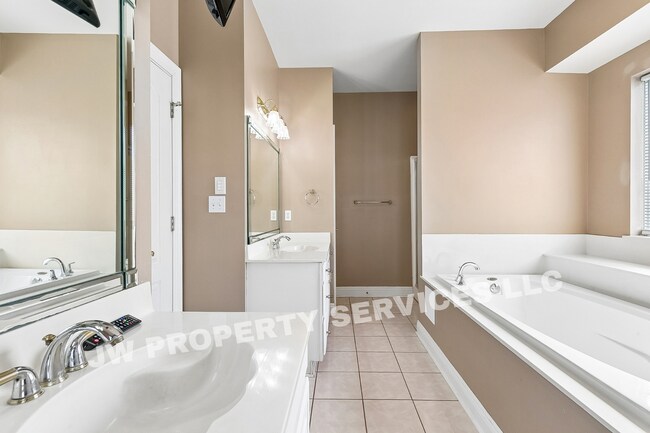 Building Photo - Spacious 4-Bedroom Home with Modern Comforts in Gretna