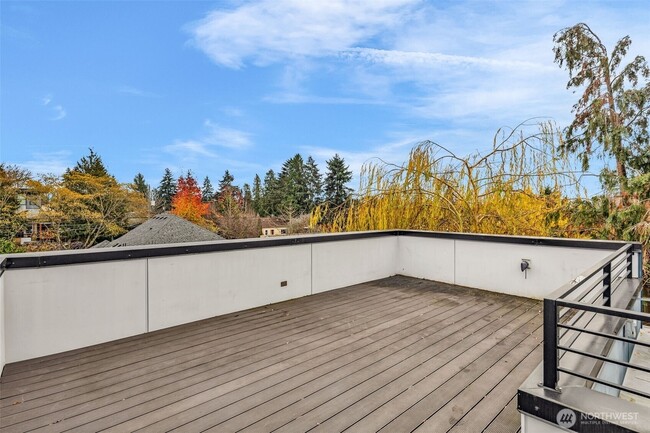 Building Photo - 9732 Woodlawn Ave N