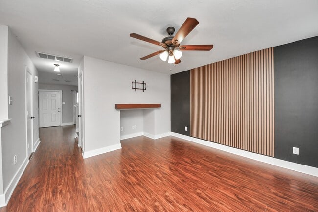 Building Photo - 1536 Kew Garden Dr