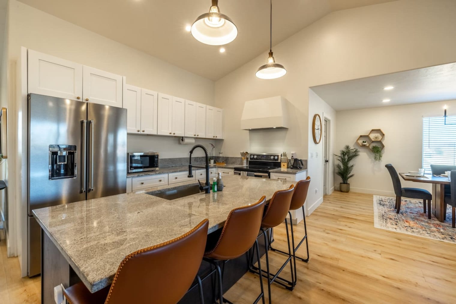 Building Photo - 1157 E Sego Lily Dr