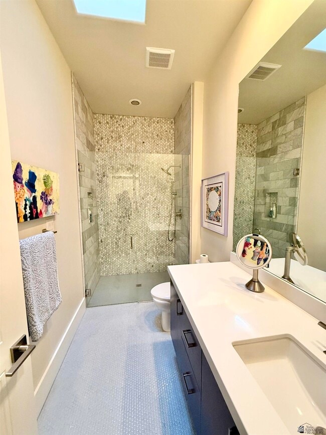 Building Photo - 1330 W Ridgeview Dr