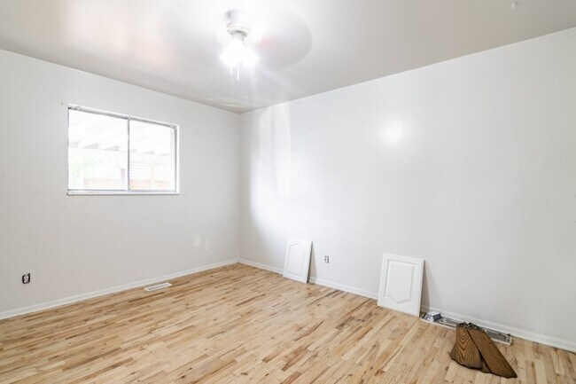 Building Photo - 8831 S 500 E
