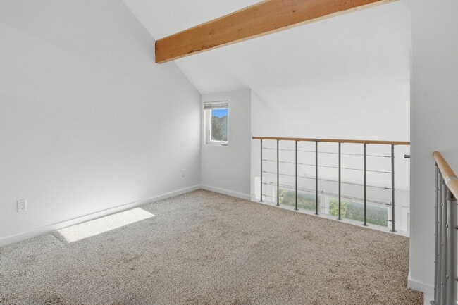 Building Photo - $1,540.95- 1 Bed, 1 Bath Lofted Apartment in Lakewood with Central AC!