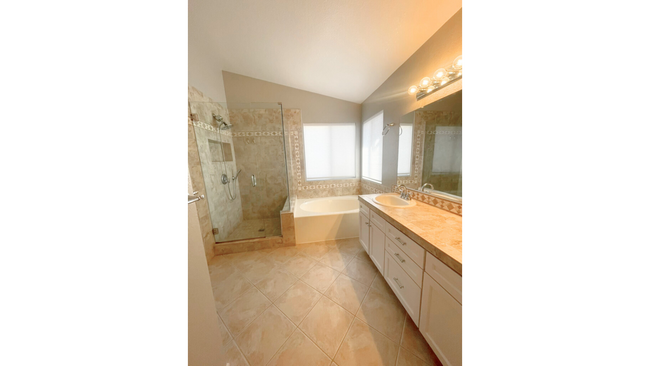 Building Photo - Temecula Pool Home - 4 Bed | 2.5 Bath