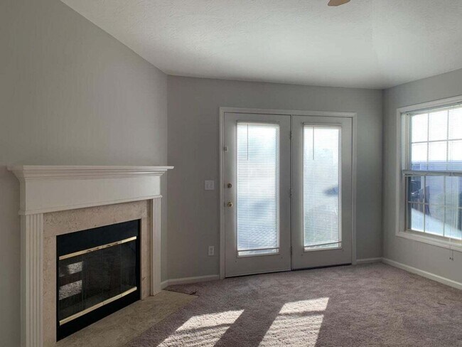 Building Photo - 772 Rosslyns Dale