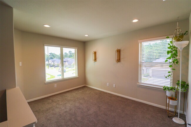 Building Photo - 27035 Badger Way