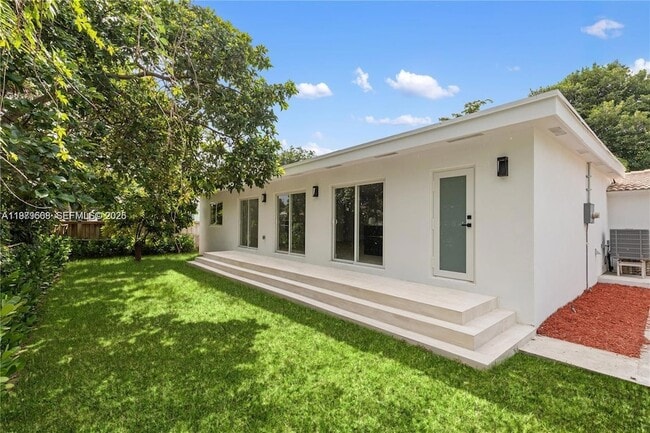 Building Photo - 2251 SW 20th St