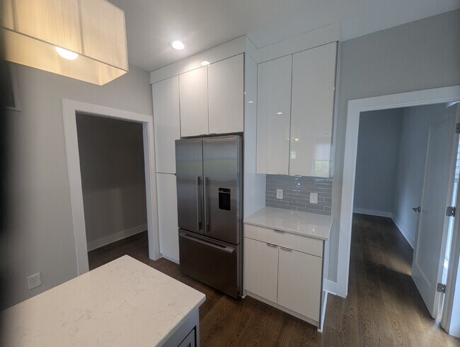 Building Photo - 3 BD / 3 BA Newer Row Home for Lease in Ha...