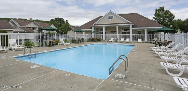 Building Photo - 55 Renaissance Ln