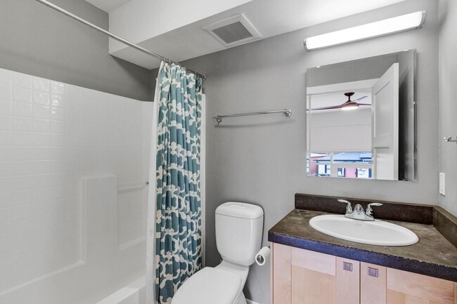 Building Photo - Modern 2 Bed / 2.5 Bath Condo with Office ...